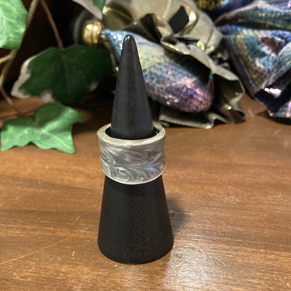 NWOT - Silver Statement Ring Smokey Gray Enamel Swirl Design - Size 8 - Picture 2 of 11